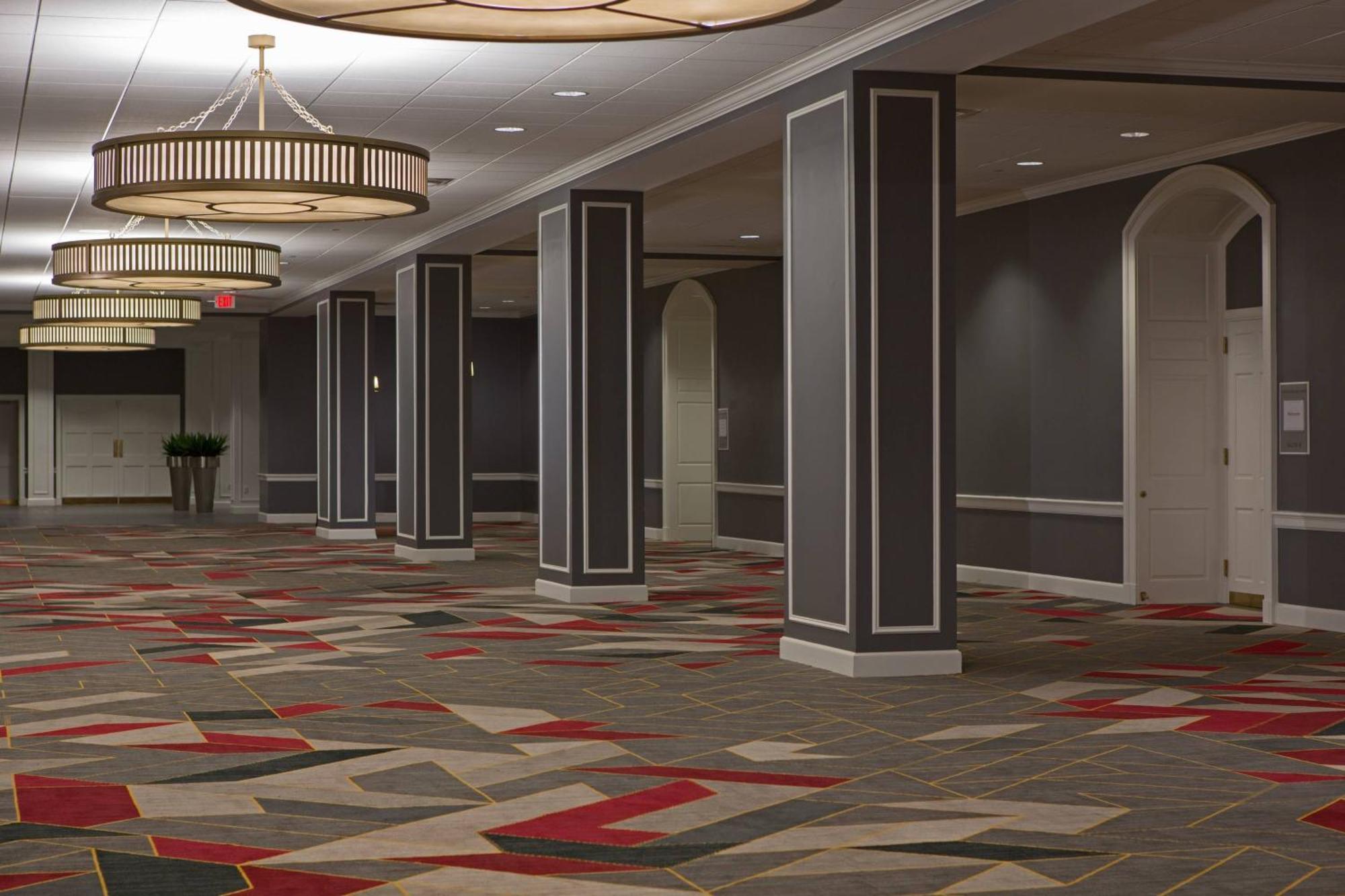 Hotel Marriott & Conference Center 3*