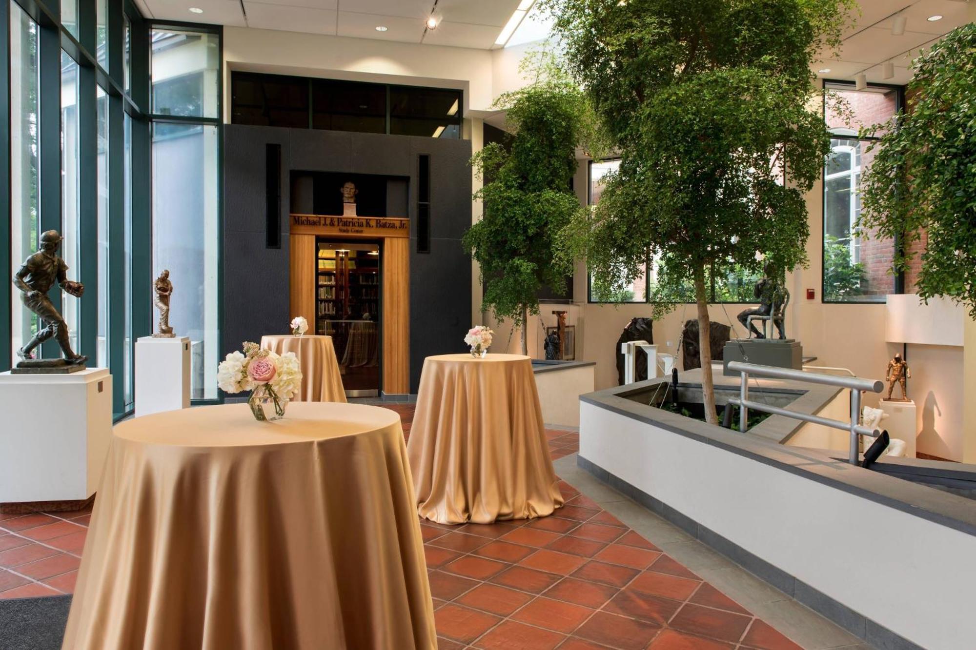 Hotel Marriott & Conference Center 3*