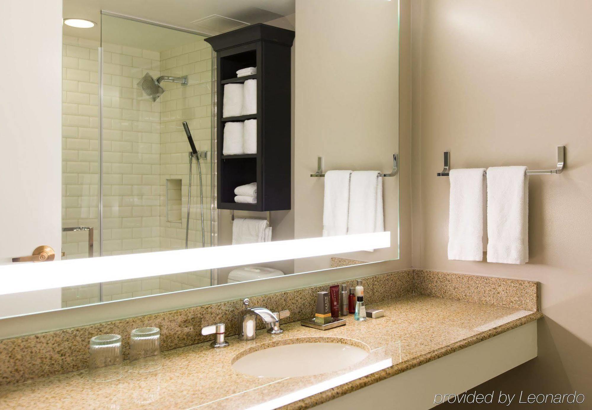 Marriott & Conference Center Hotel 3*